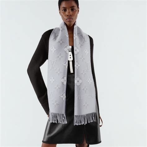 louis vuitton shine tourqouis|LV Essential Shine Scarf S00 .